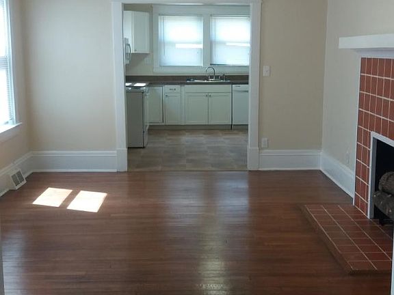 3rd image of 1571 Lee St E