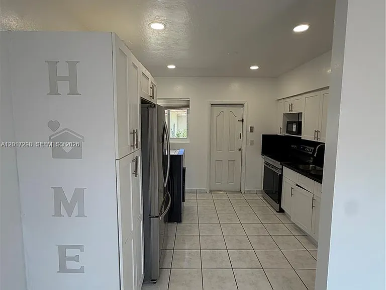 3112 SW 16th St #2 — Photo 4