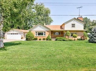 2668 Range Rd, Pt Huron, MI 48060