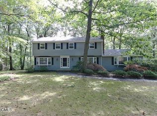 22 Red Fox Ln, Trumbull, CT 06611
