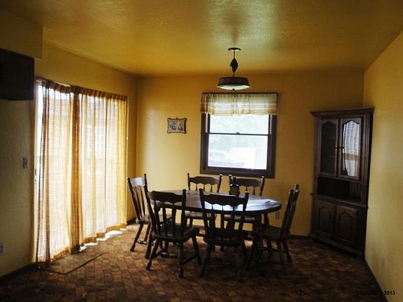 4th image of 8 Julien Dubuque Dr