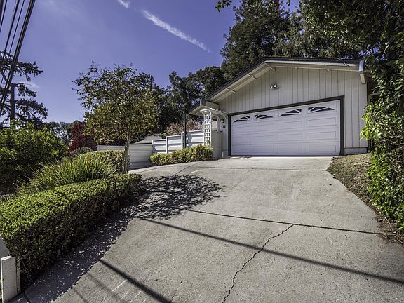 3rd image of 171 Siesta Dr