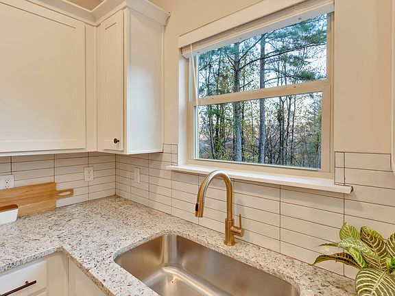 5th image of 22 Kellys Ferry Pl
