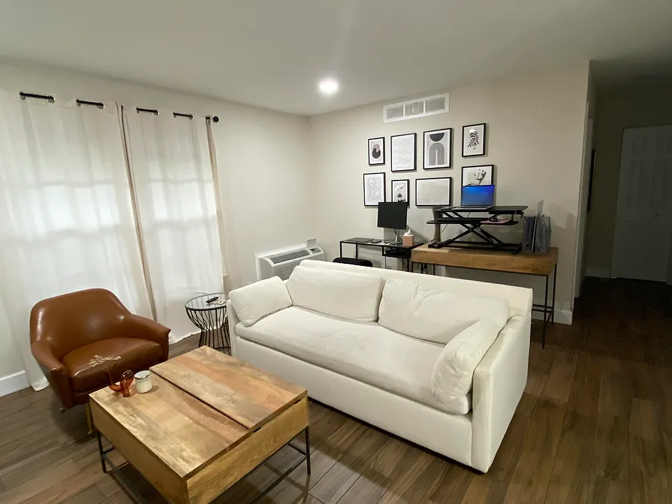 118 W America St #2