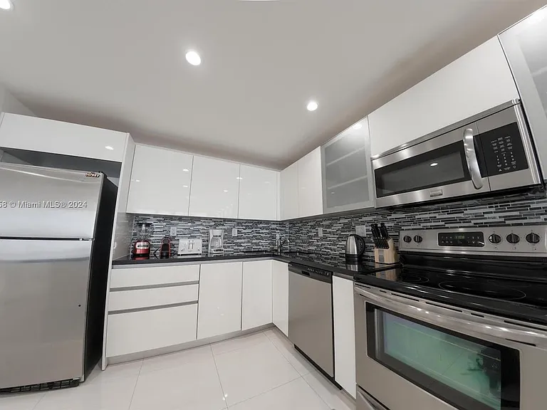 5601 Collins Ave #1603 — Photo 11