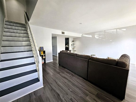5th image of 9469 NW 39th Pl