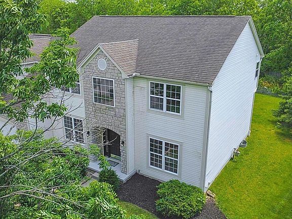4th image of 921 McMunn St