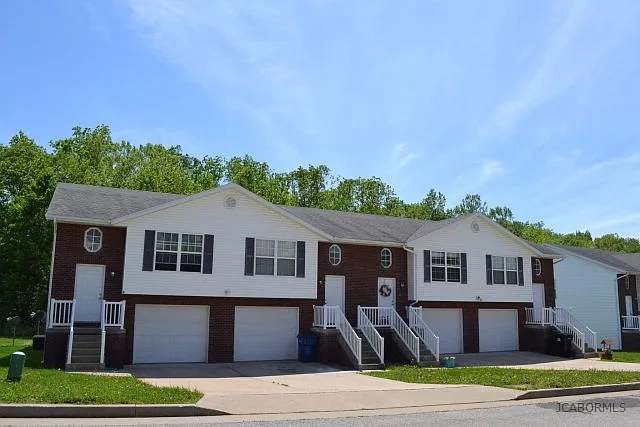 2 bed, 1100 sqft, $825 — Photo 1