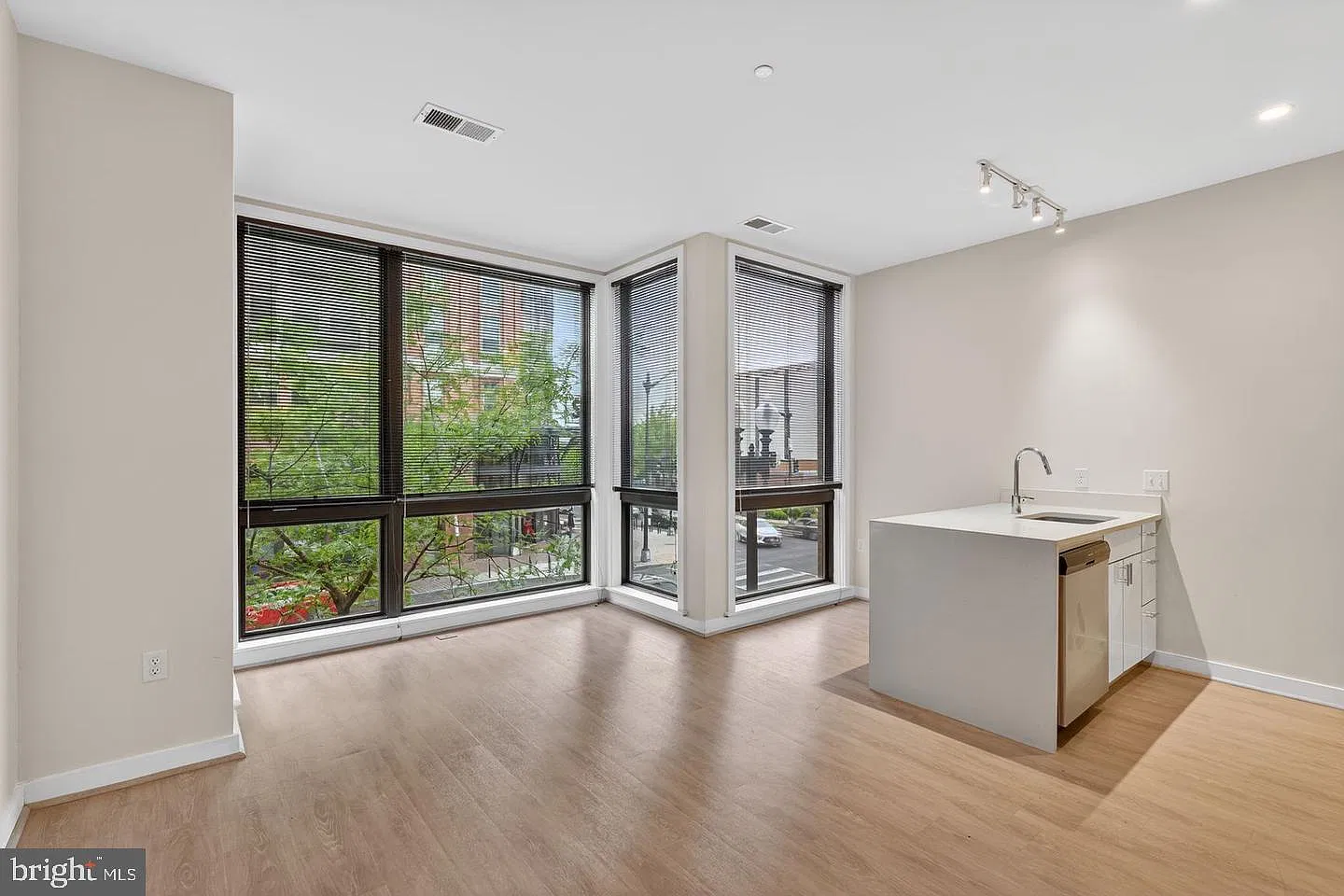 1 bed, 1.0 bath, 500 sqft, $1,700 — Photo 4