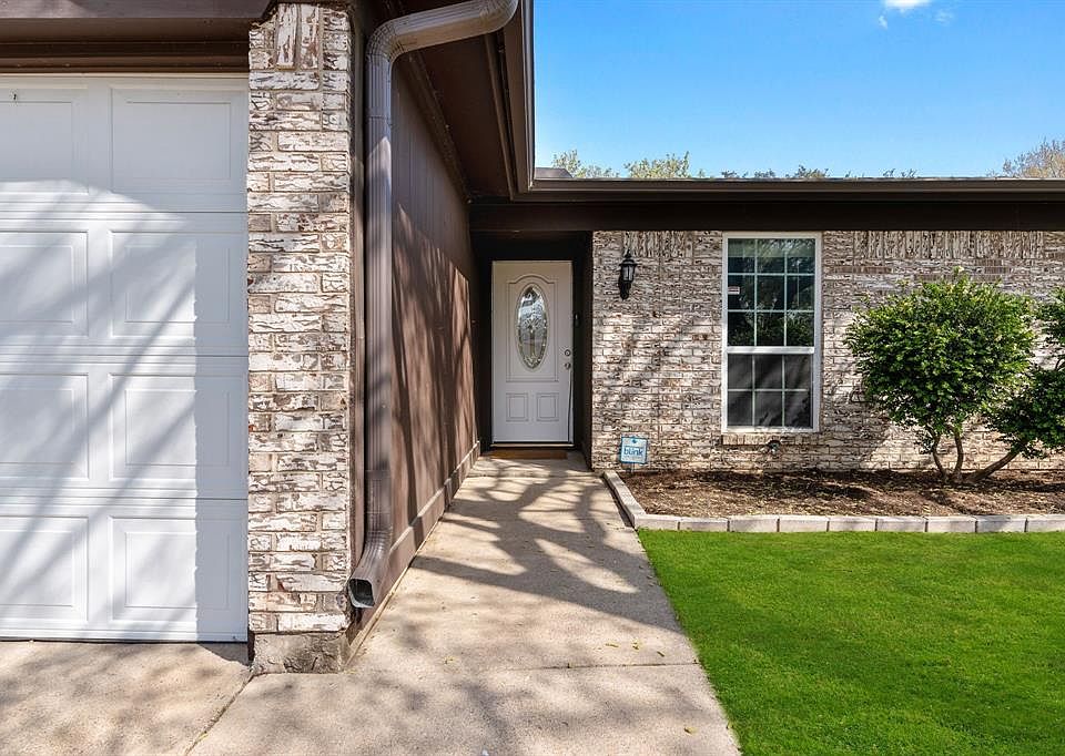 2704 Springlake Ct, Irving, TX 75060 | Zillow