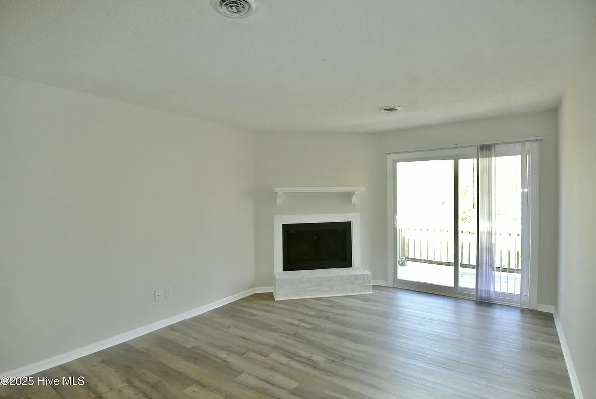 Building Photo - 1727 Elmwood St #D