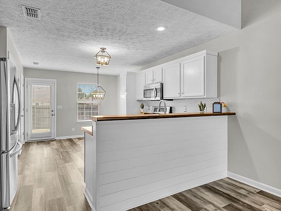 3rd image of 1284 Dalmally Dr