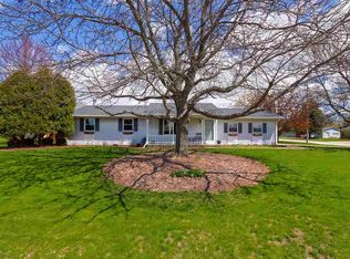 1565 Lynwood Ln, Green Bay, WI 54311