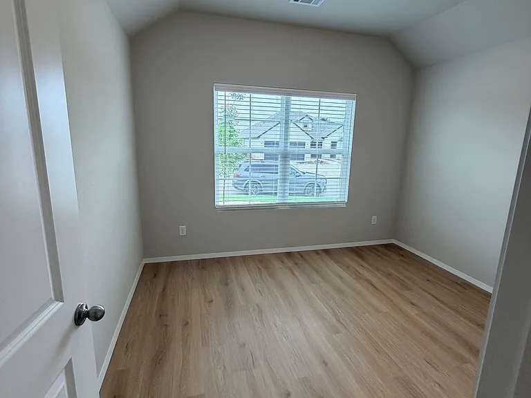 3900 W Laredo St — Photo 8