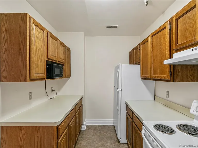 196 Crown St #310 — Photo 10