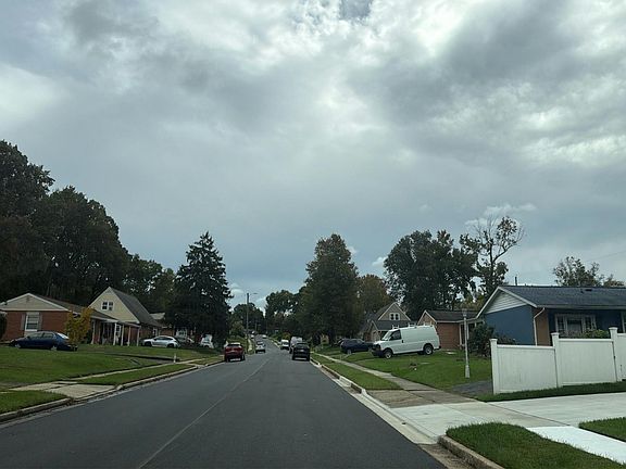 4th image of 806 Chatfield Rd