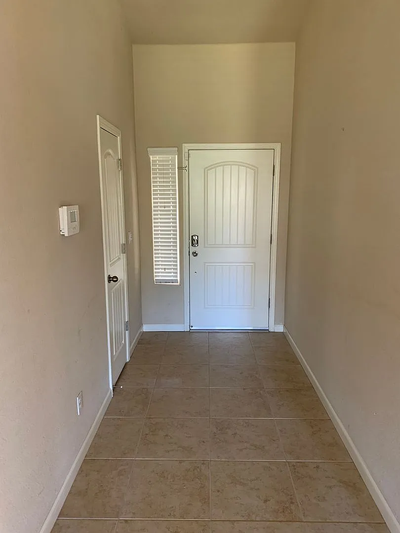 4 Bedroom 2 1/2 Bath Home — Photo 3