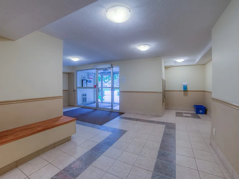 211 Reedaire Ct #215 — Photo 1