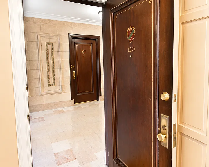 120 W Highland Dr #120 — Photo 2