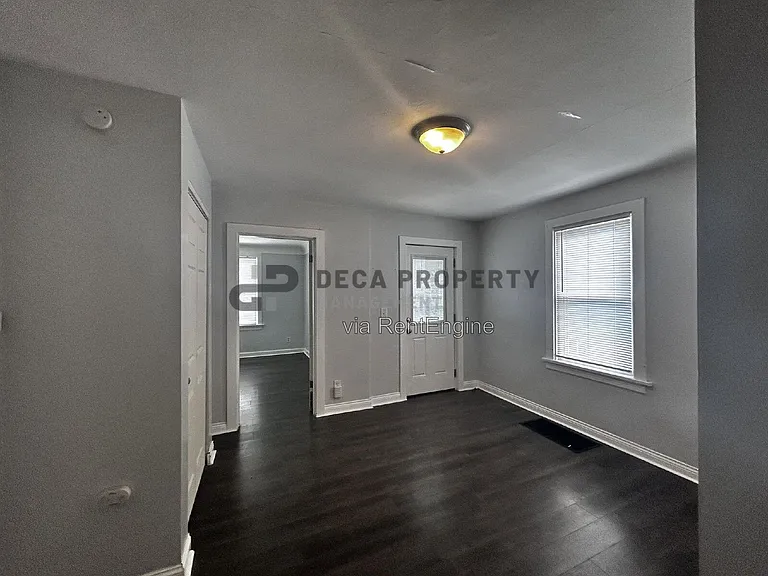 7026 Bancroft Ave — Photo 4