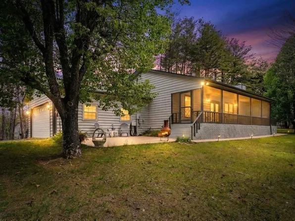 9045 Betty Jo Cir, Young Harris, GA 30582