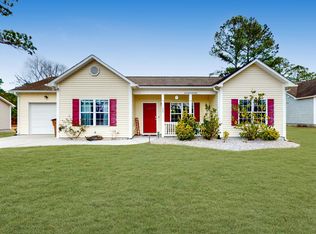 105 Boysenberry Fields Rd, Maple Hill, NC 28454