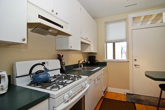 5th image of 747 W Belden Ave APT C
