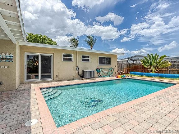 5th image of 3632 SW 22nd St