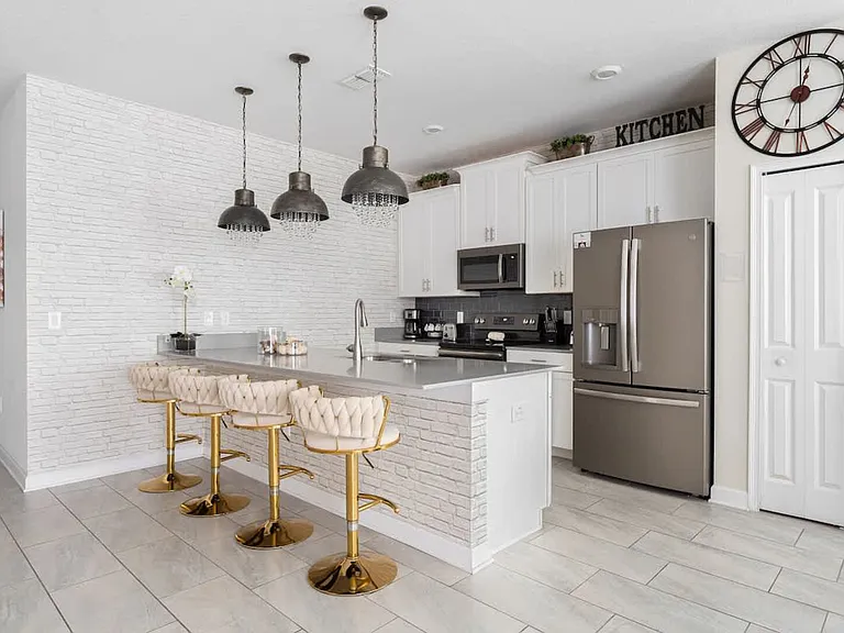 Romeo Cir — Photo 13