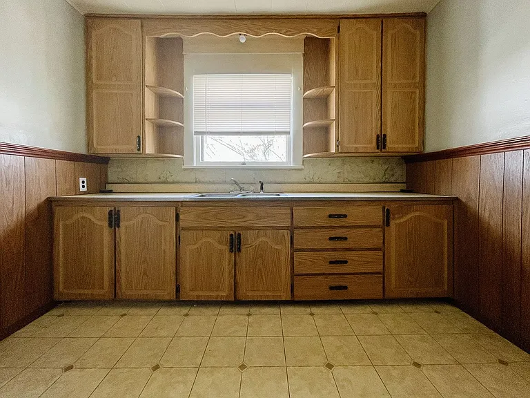 1609 W Memorial Dr — Photo 4