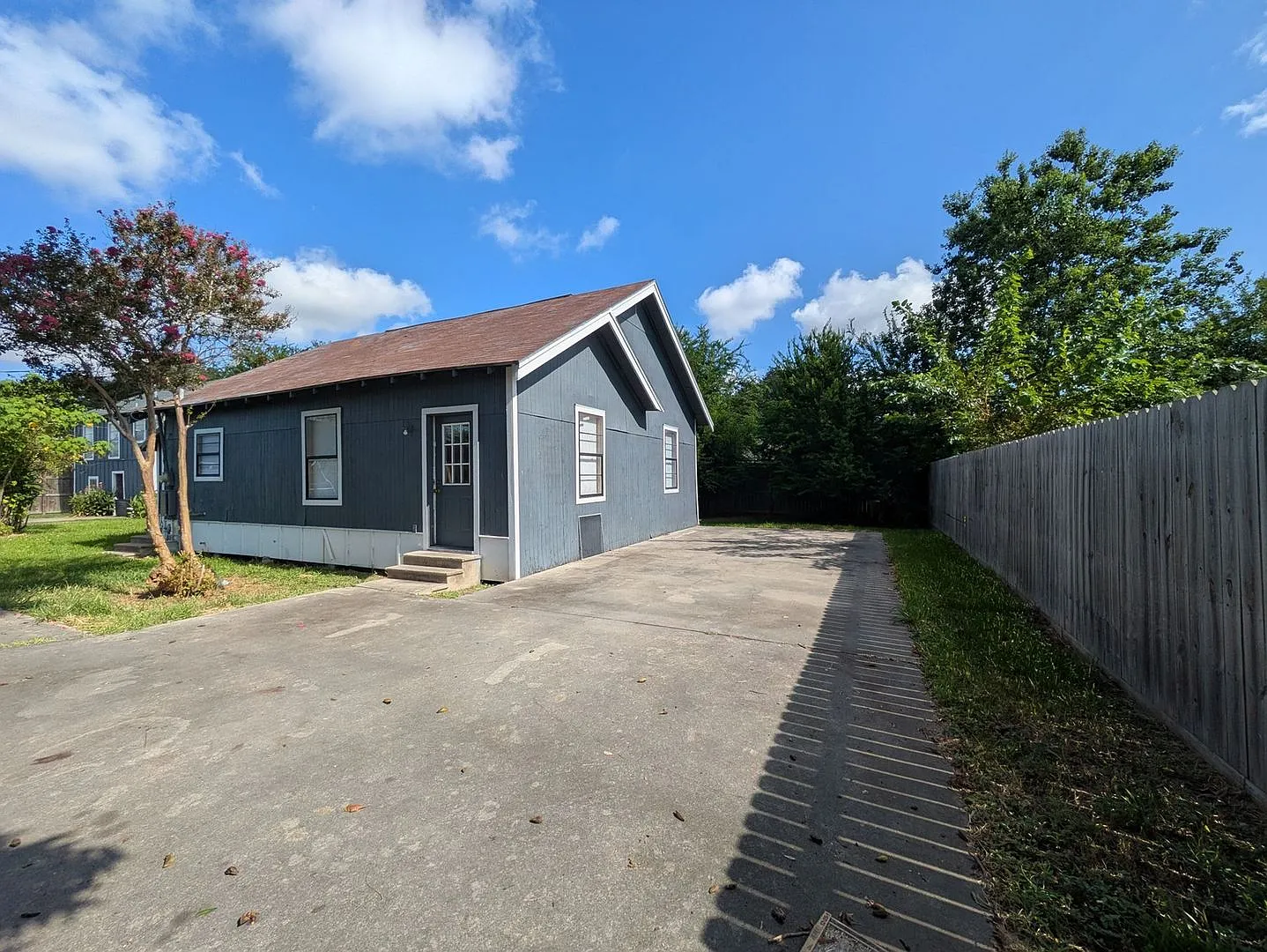 720 Avenue C, Port Neches, TX 77651 — Photo 1