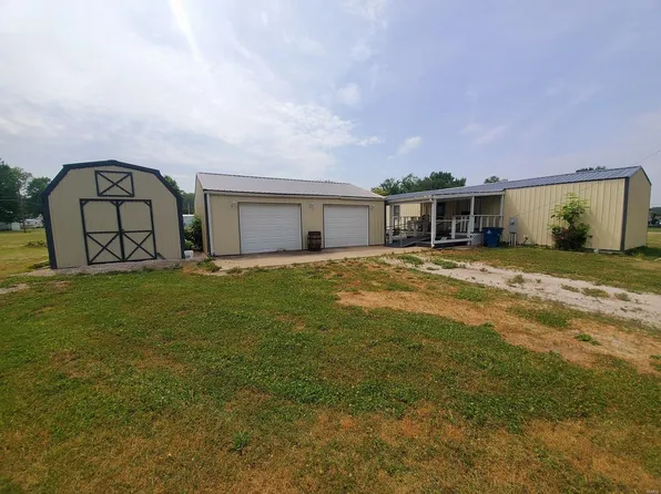 205 N Vine St, Lewistown, MO 63452