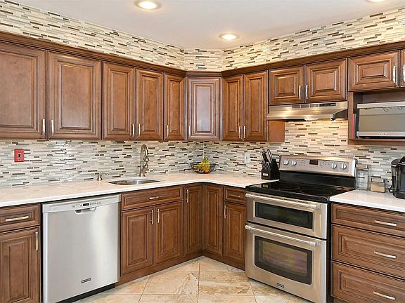 5th image of 35 Miller Pl