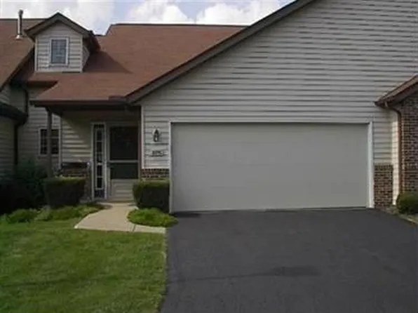 5711 Gateway Ln, Brook Park, OH 44142