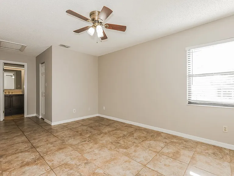 1424 Covington Ct — Photo 9