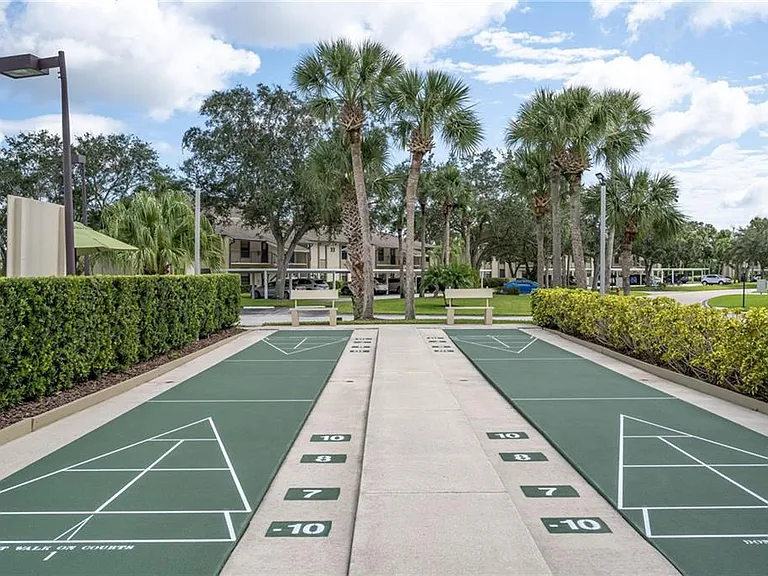 Shuffleboard court