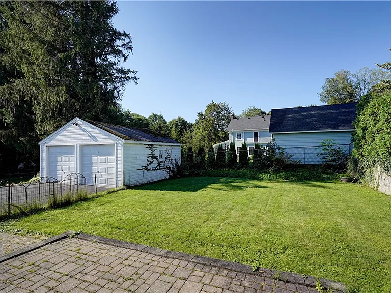 15 Maple St — Photo 15
