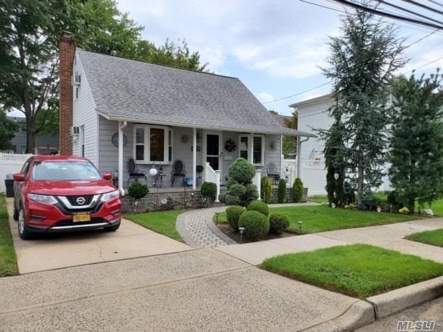 2nd image of 205 Litchfield Ave