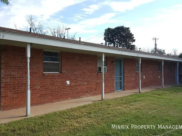 707 4th St, Idalou, TX 79329