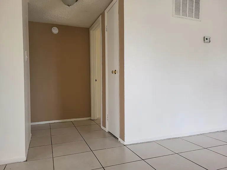 4610 Elk Springs Ave — Photo 9