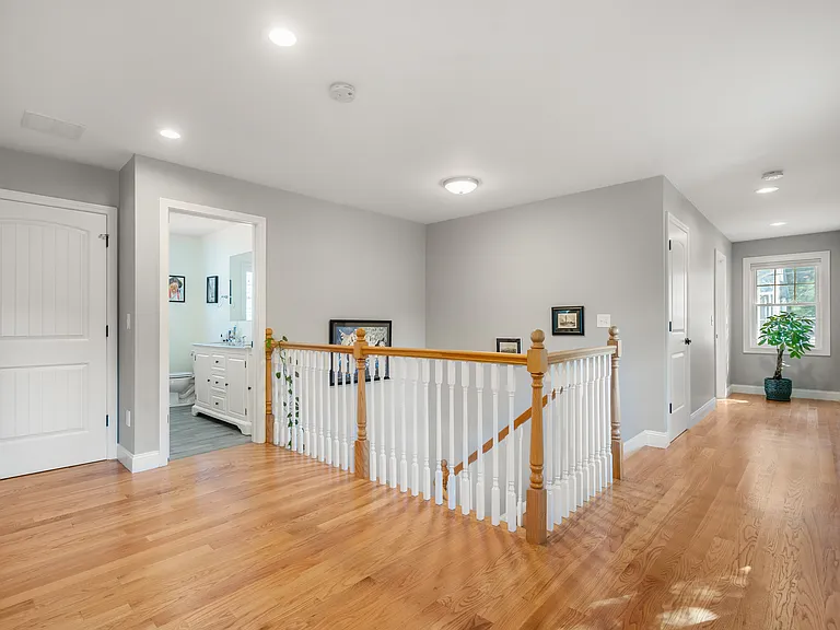 28 Park Ave — Photo 12