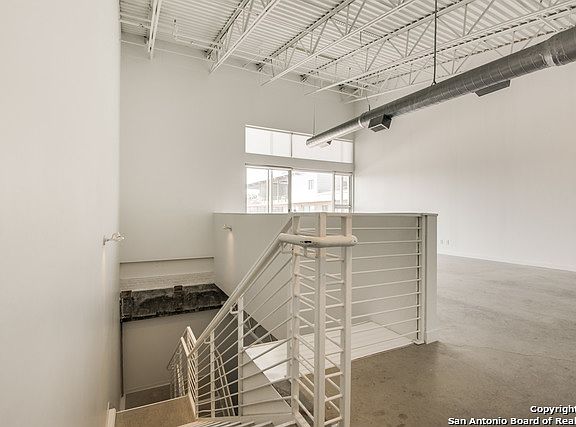 4th image of 1115 S Alamo #3205