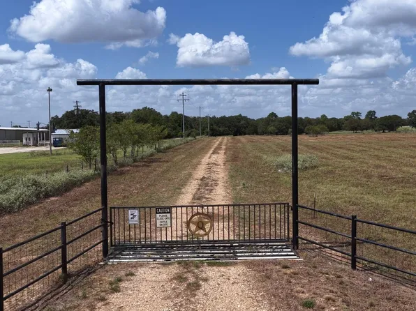 2496 Highway 304, Smithville, TX 78957