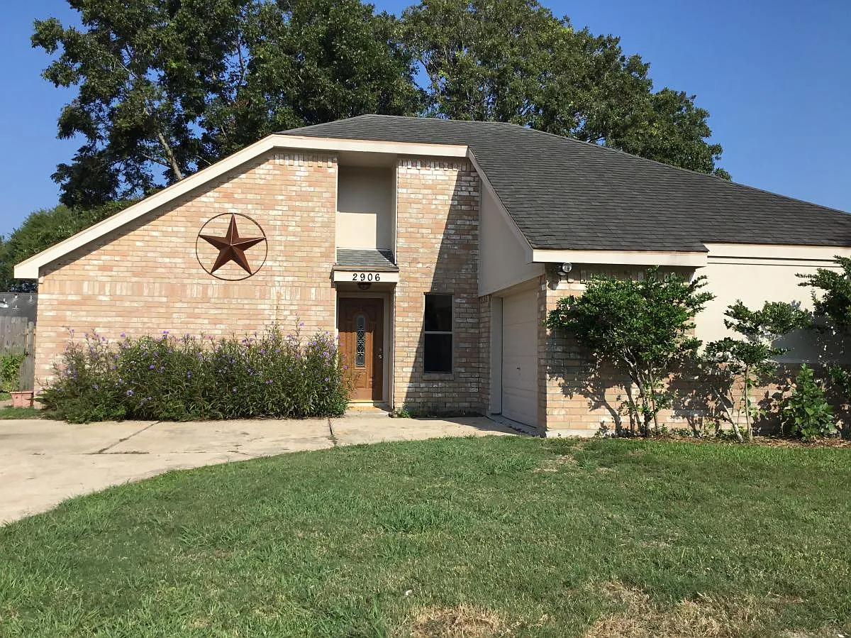 3 bed, 1320 sqft, $1,900 — Photo 1
