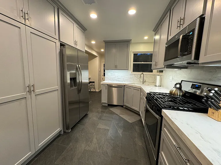 3944 Van Noord Ave — Photo 20