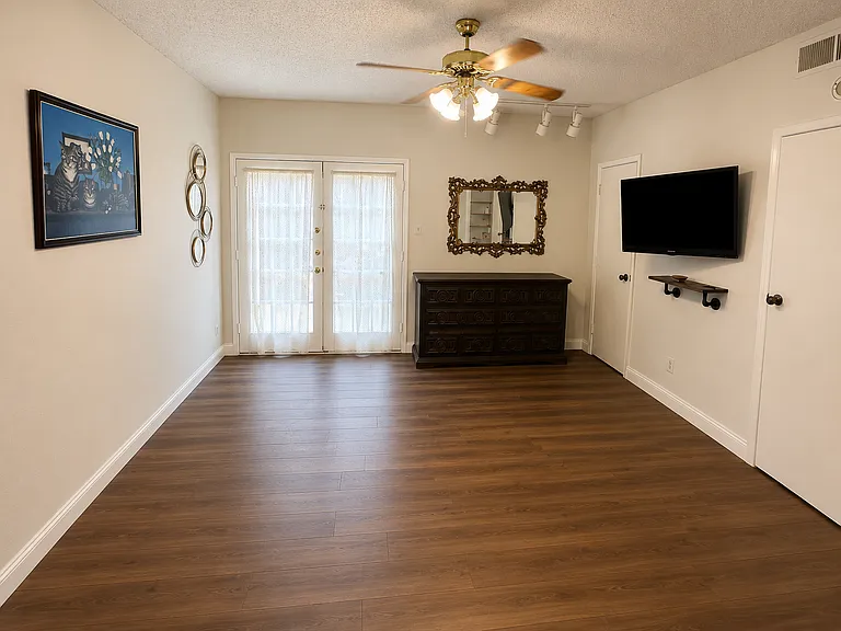 6503 Ridgecrest Rd #G — Photo 2