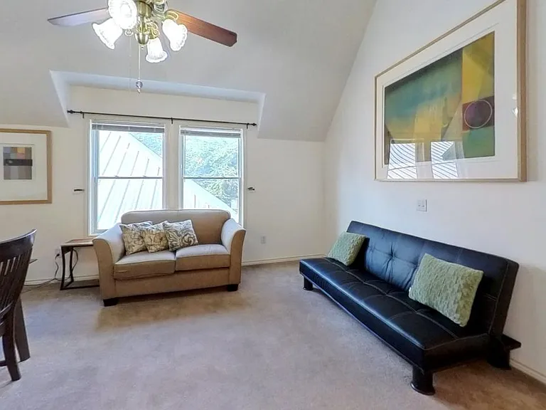 433 W San Antonio St #F — Photo 3