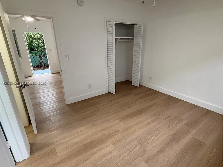 469 SW 3rd St #4 — Photo 7