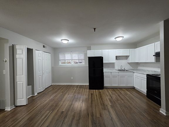 3rd image of 140 Sheffield Ave #2