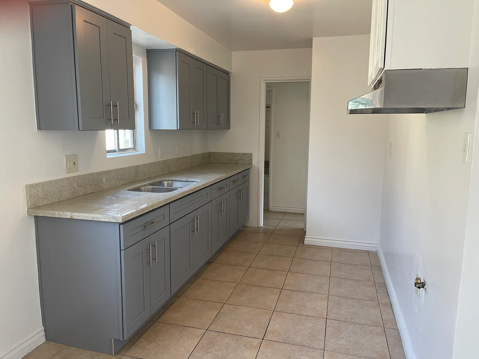 1 bed, 630 sqft, $2,200 — Photo 3
